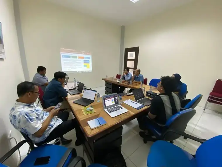 MUSA Green team presenting a dispersion study to Kawasan Industri Suryacipta